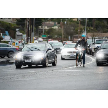 Lampka przednia BLACKBURN DAYBLAZER 1 USB 400 lmn